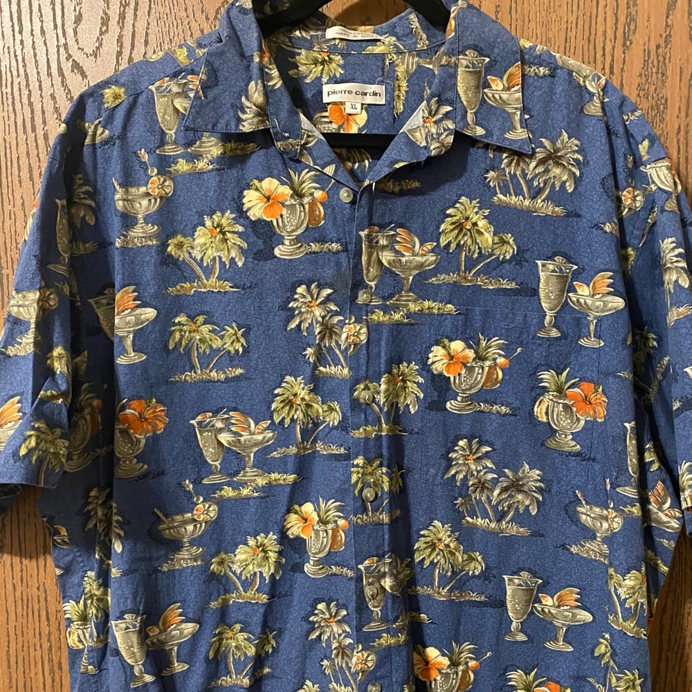Hawaiian shirt in great condition!